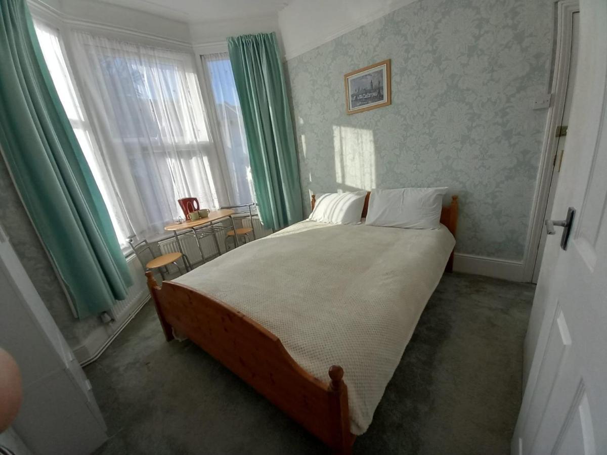 Mari London Holiday Room Ilford Exterior photo