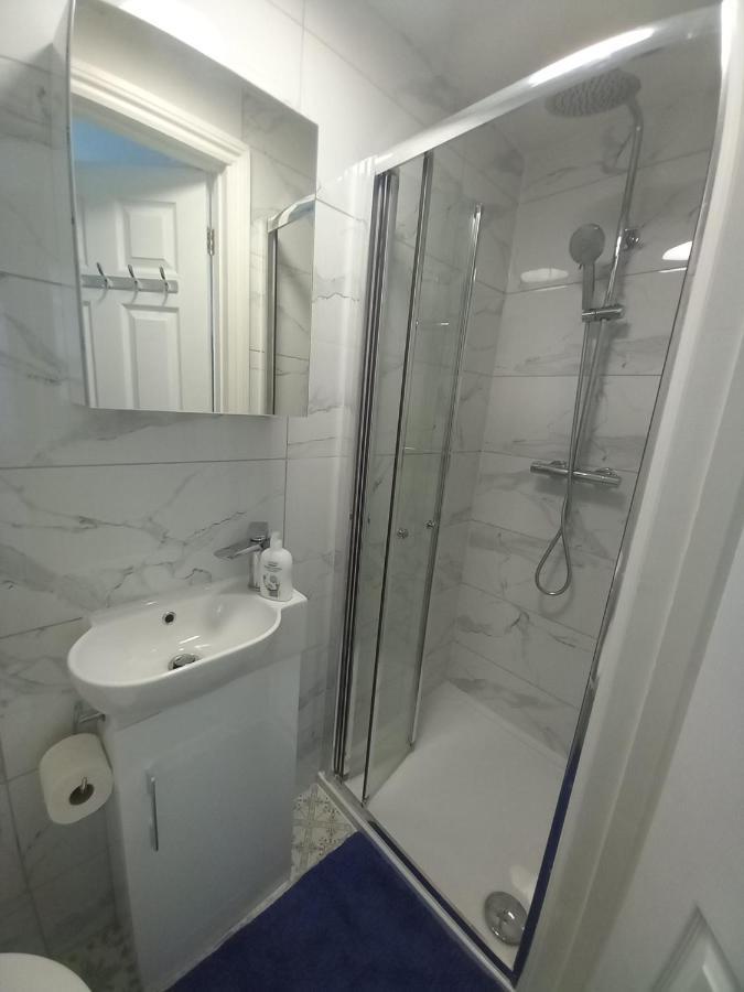 Mari London Holiday Room Ilford Exterior photo